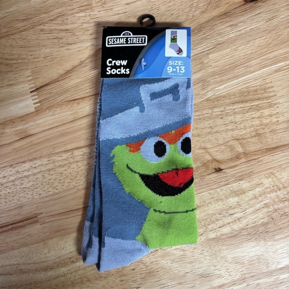 Sesame Street Oscar the Grouch‎ Crew Socks Mens Size 9-13 Gray Green Text